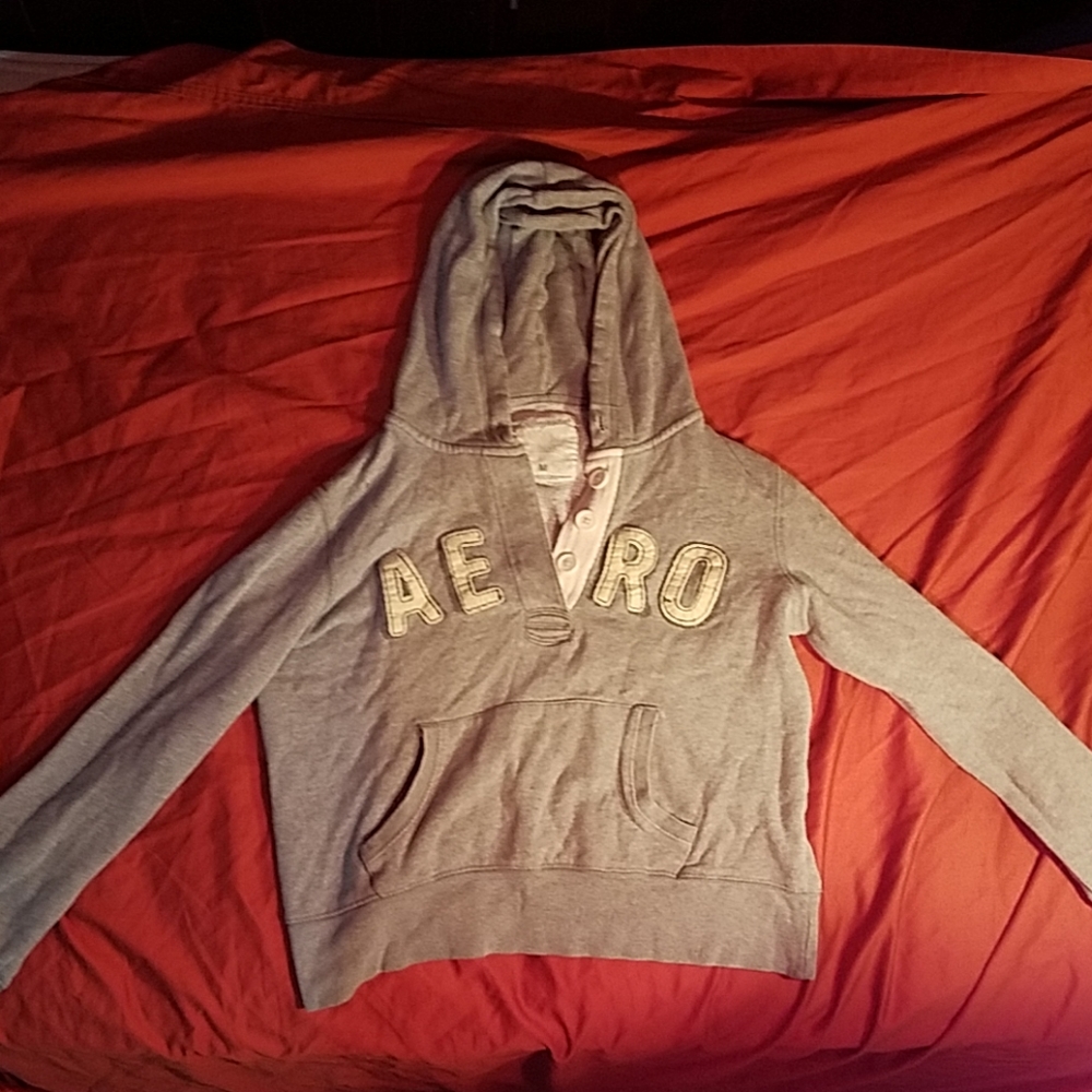 aeropostal cropped pull over w/buttons